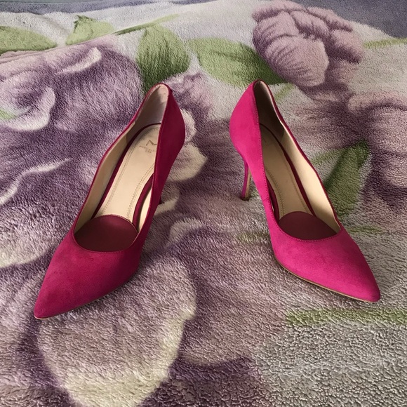 Marc Fisher LTD Pointed Toe Suede Pump - Picture 3 of 10